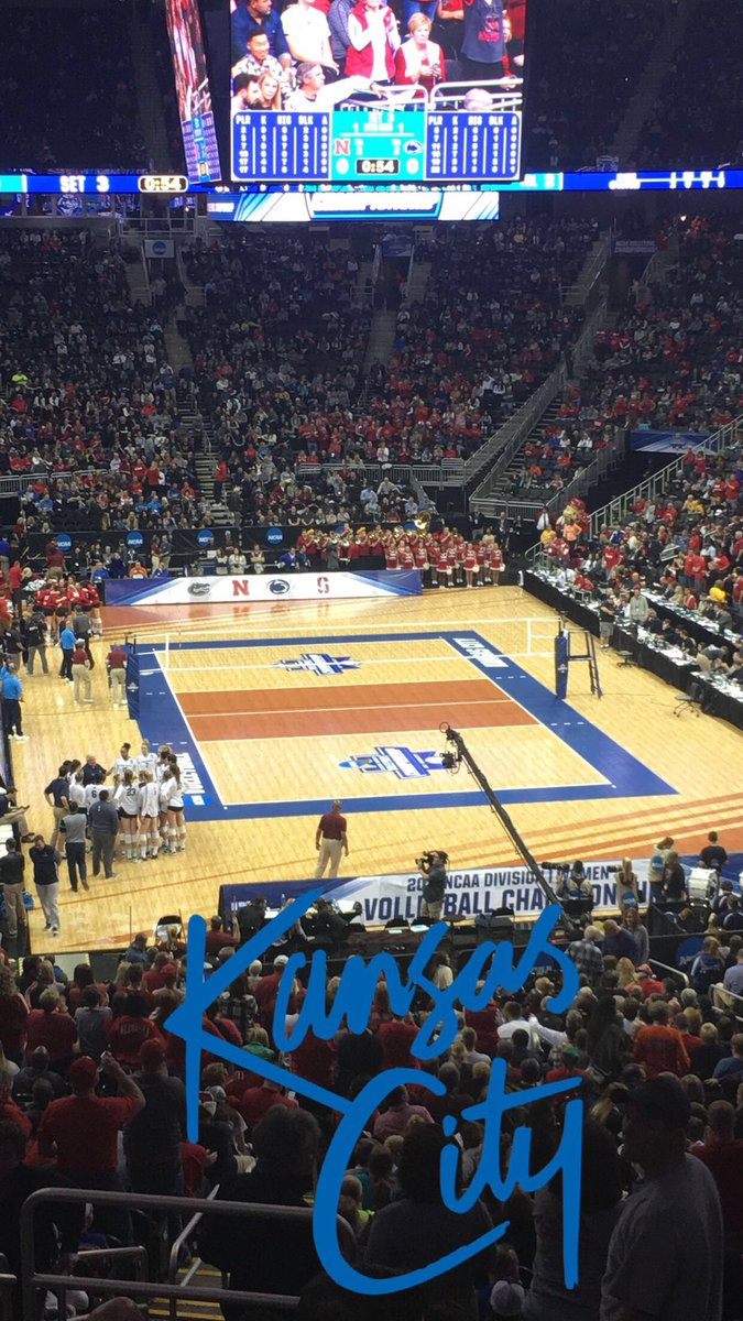 UConnVBall's tweet photo. Live from Kansas City, some Thursday Night Volleyball!!! #PennStateVsNebraska #StanfordVsFlorida https://t.co/cNhq3bg0MD
