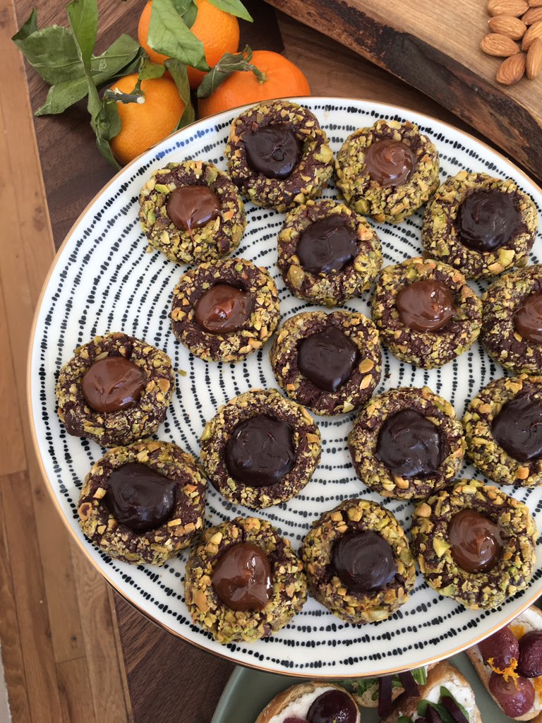 How_To_Eat's tweet photo. Thank you @SprigCreative for such a wonderful &amp; delicious holiday event! These chocolate pistachio thumbprint cookies were perfection👌 https://t.co/p7GQfXdQUu