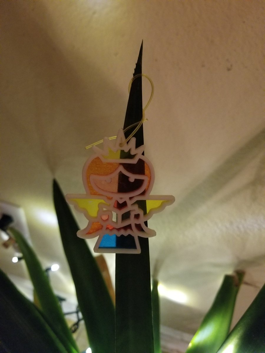 ArianaLea7's tweet photo. 11 days till Christmas, my pineapple is ready. https://t.co/2jS46C85mJ