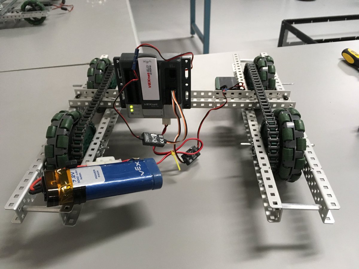 spiderapp1e's tweet photo. swapping gear chains for treads, hope this works 🤞🤞🤞 #makeshiftcortexplatform #SHCrobotics https://t.co/m2IzxrD6fE