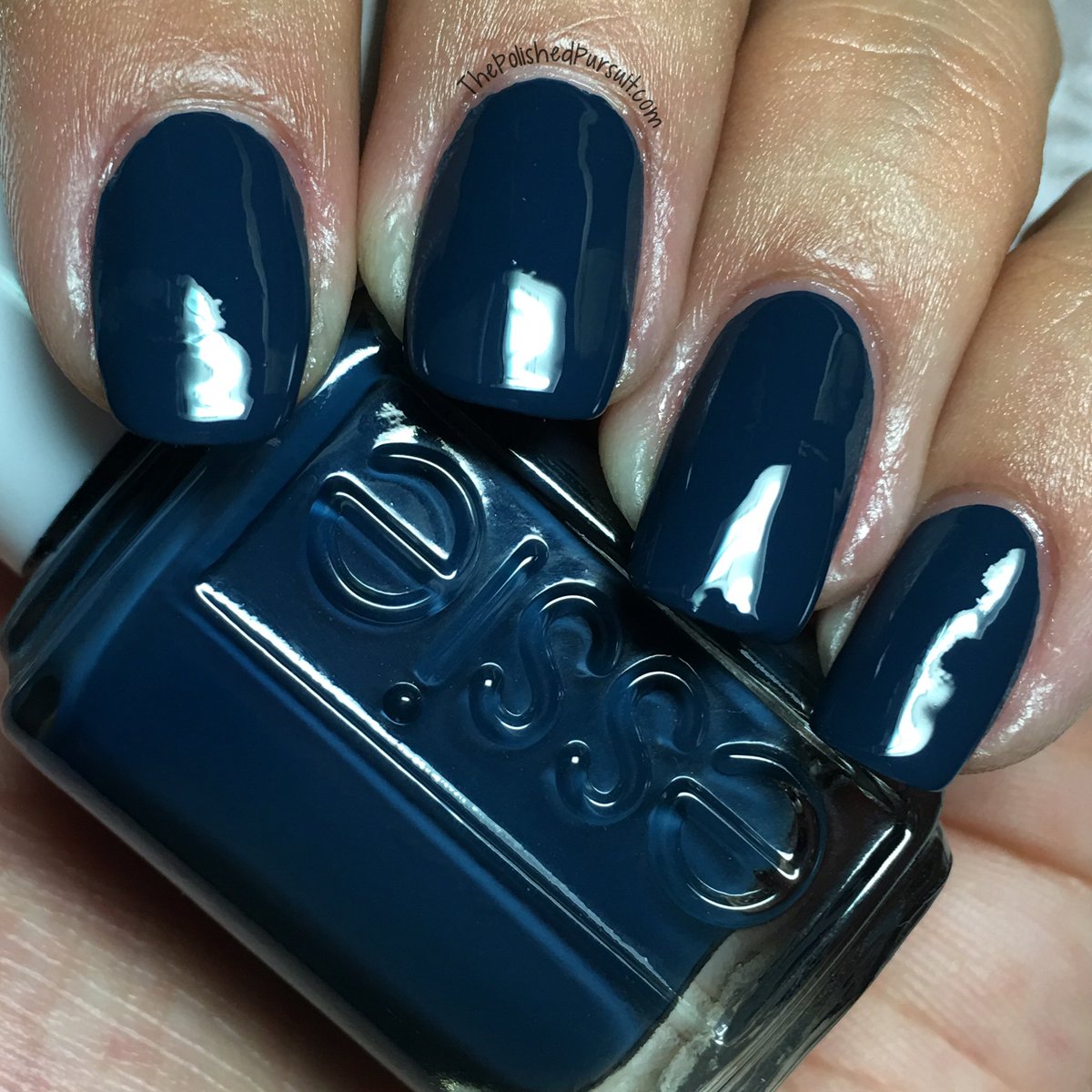 thepolishedp's tweet photo. On Your Mistletoes 🎄 from the Winter 2017 Collection by @essie ❄️ This beauty along with the entire collection is up on my YouTube channel 📺 Click here to watch: https://t.co/UG3ET3roF6 #essie #essiepolish #essielove #essiefan #essieliebe #essiewinter #thepolishedpursuit https://t.co/m0Bzir393f