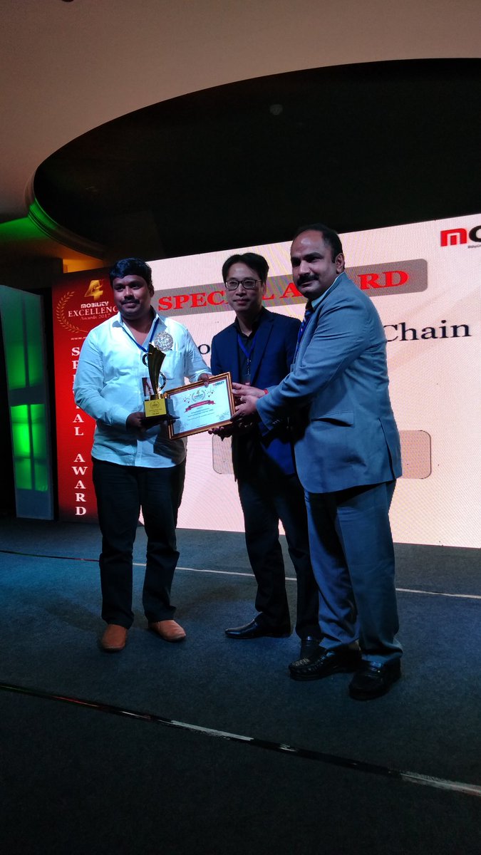 mobilitymag's tweet photo. Mobility India Congratulate Cellbay for winning Upcoming Retail Chain of the Year: Cellbay #MEXA2017 @mobilitymag @cellbay2017 https://t.co/s5DWAFj8b7
