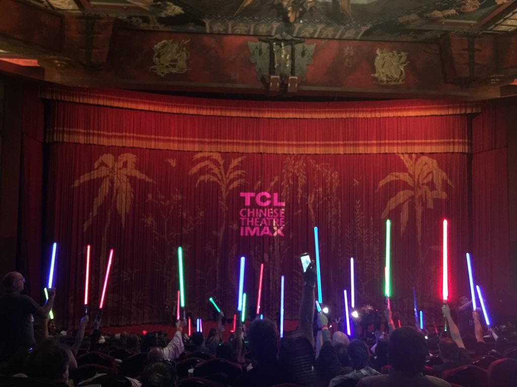 collectsideshow's tweet image. A moment for #CarrieFisher during first fan screening @ChineseTheatres