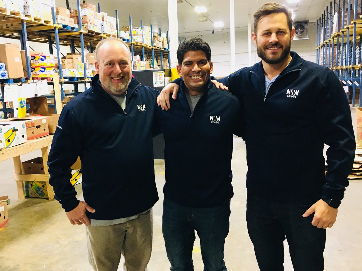 EchevarriaAngel's tweet photo. Great day with my @NWNComm team supporting @HarvestHopeFB! #givingback #Ncloud #NWNComm #CollaborateYourWay https://t.co/m9M14aXJSx
