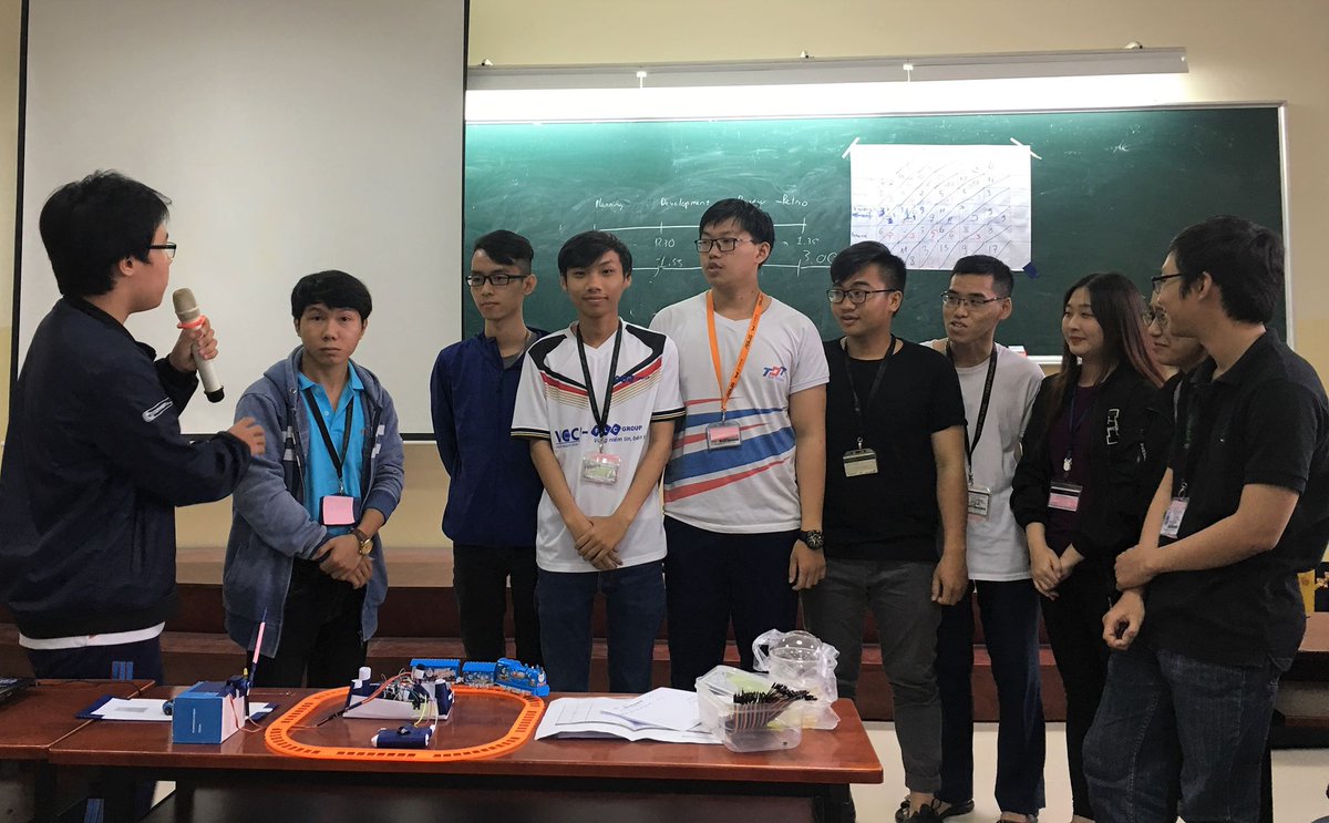 AxonActiveVN's tweet image. Our Scrum course has been brought to students in Ton Duc Thang University. 👉Hope the knowledge is useful for students in studying and orientating their career path in the software industry. 
#AAVN #ScrumCourse #TDTU #AxonActiveVietnam