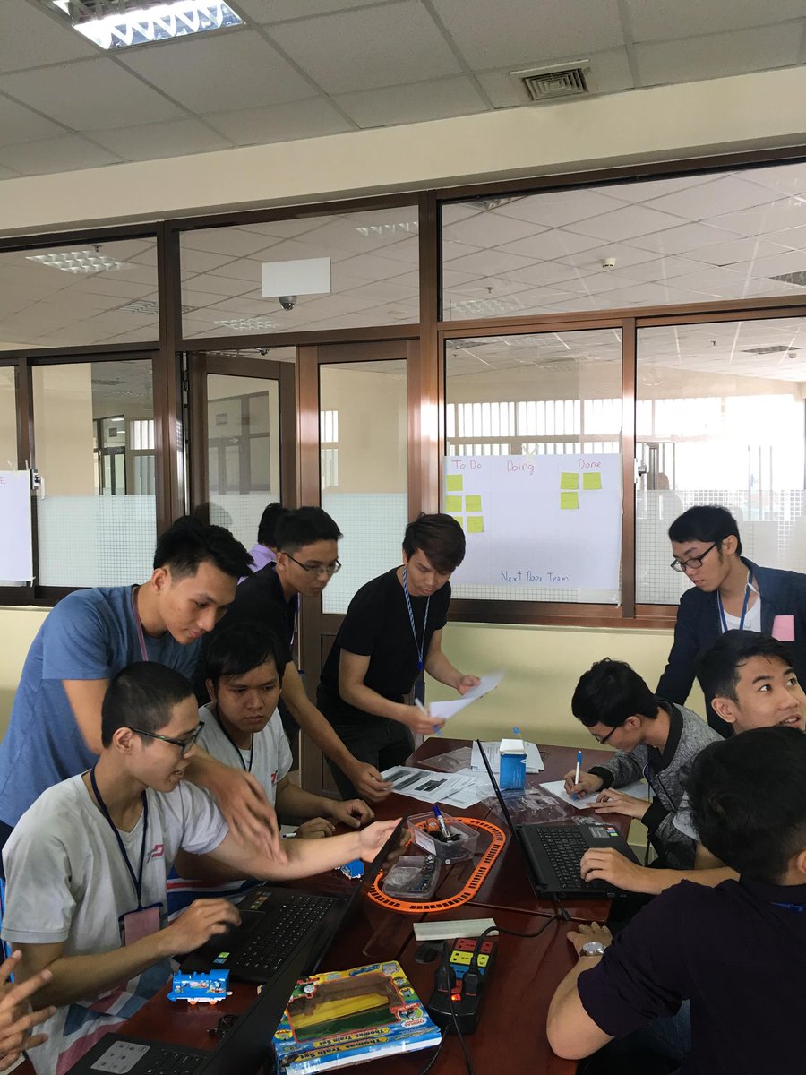 AxonActiveVN's tweet image. Our Scrum course has been brought to students in Ton Duc Thang University. 👉Hope the knowledge is useful for students in studying and orientating their career path in the software industry. 
#AAVN #ScrumCourse #TDTU #AxonActiveVietnam