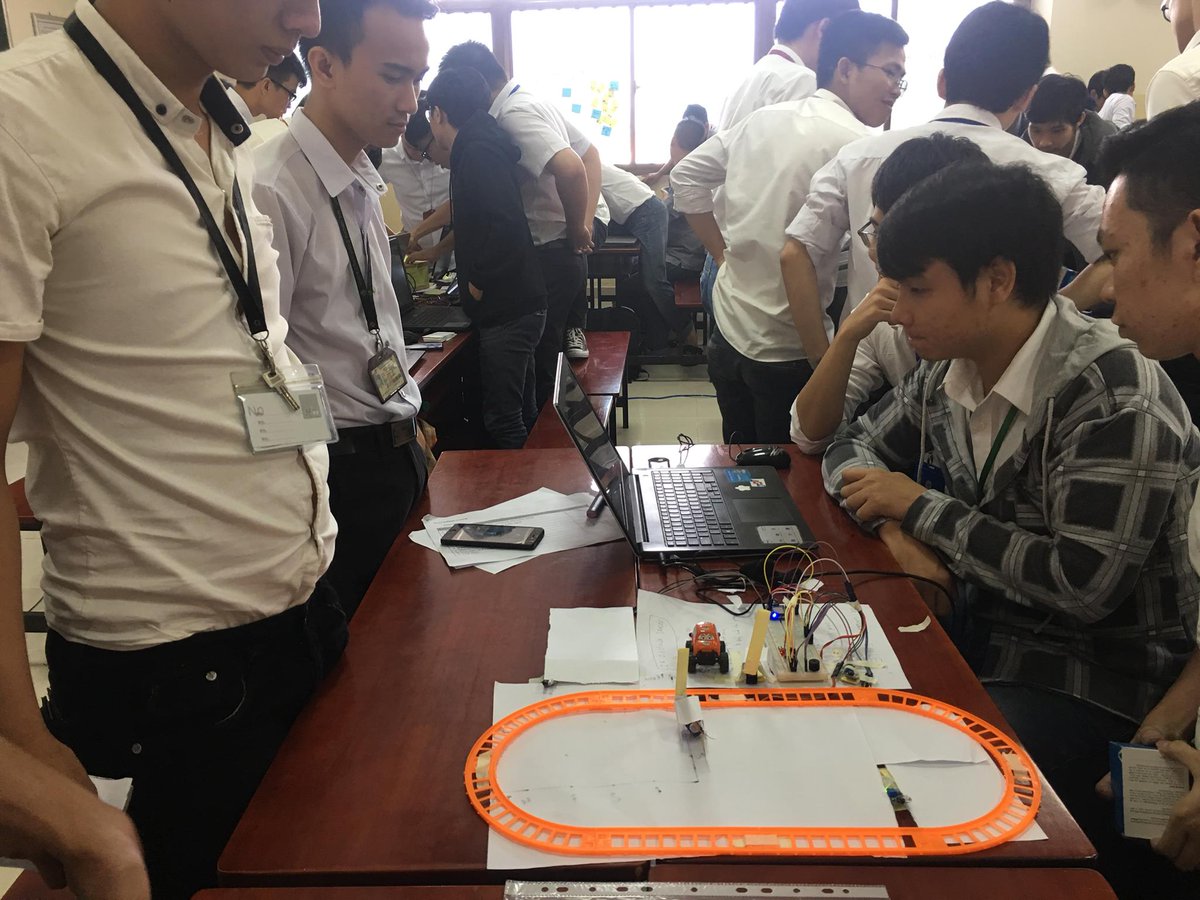 AxonActiveVN's tweet image. Our Scrum course has been brought to students in Ton Duc Thang University. 👉Hope the knowledge is useful for students in studying and orientating their career path in the software industry. 
#AAVN #ScrumCourse #TDTU #AxonActiveVietnam