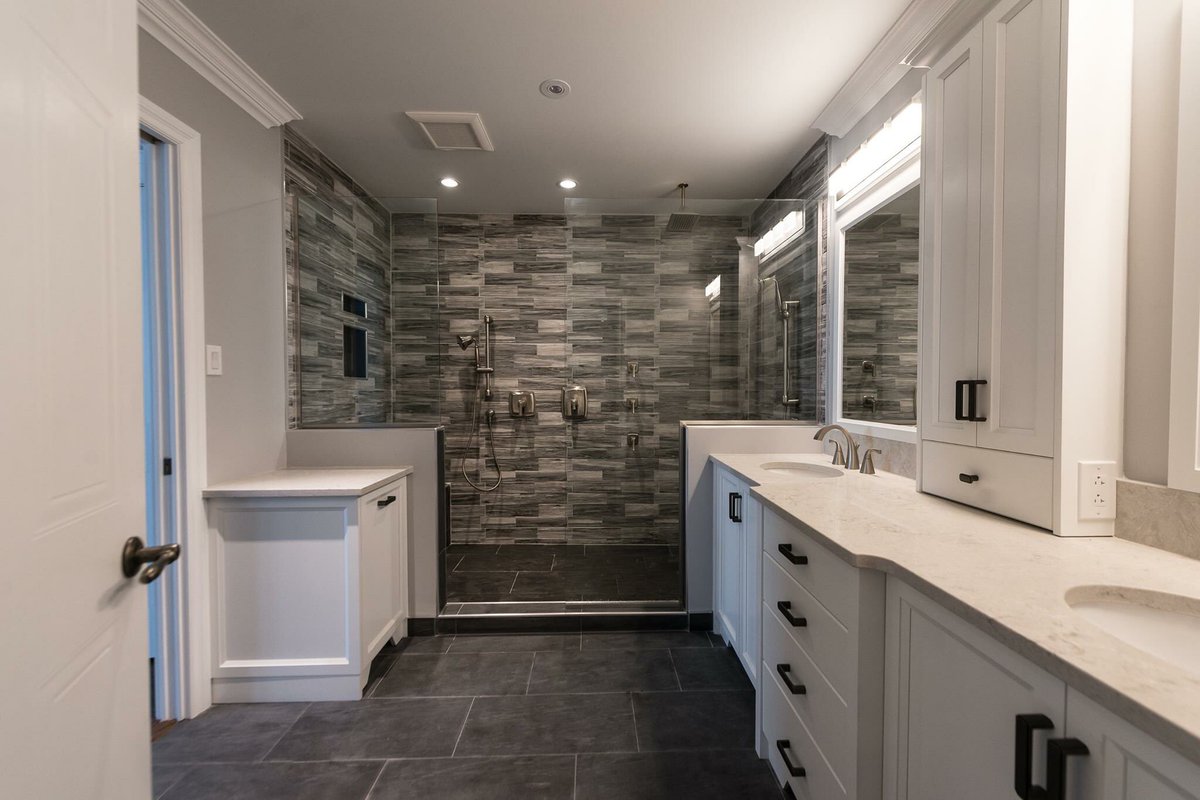 PhancyDesign's tweet photo. Need an 8 foot shower? #imyourgirl #phancydesign #MTL #generalcontractor #interiordesigner https://t.co/7YwXT16823