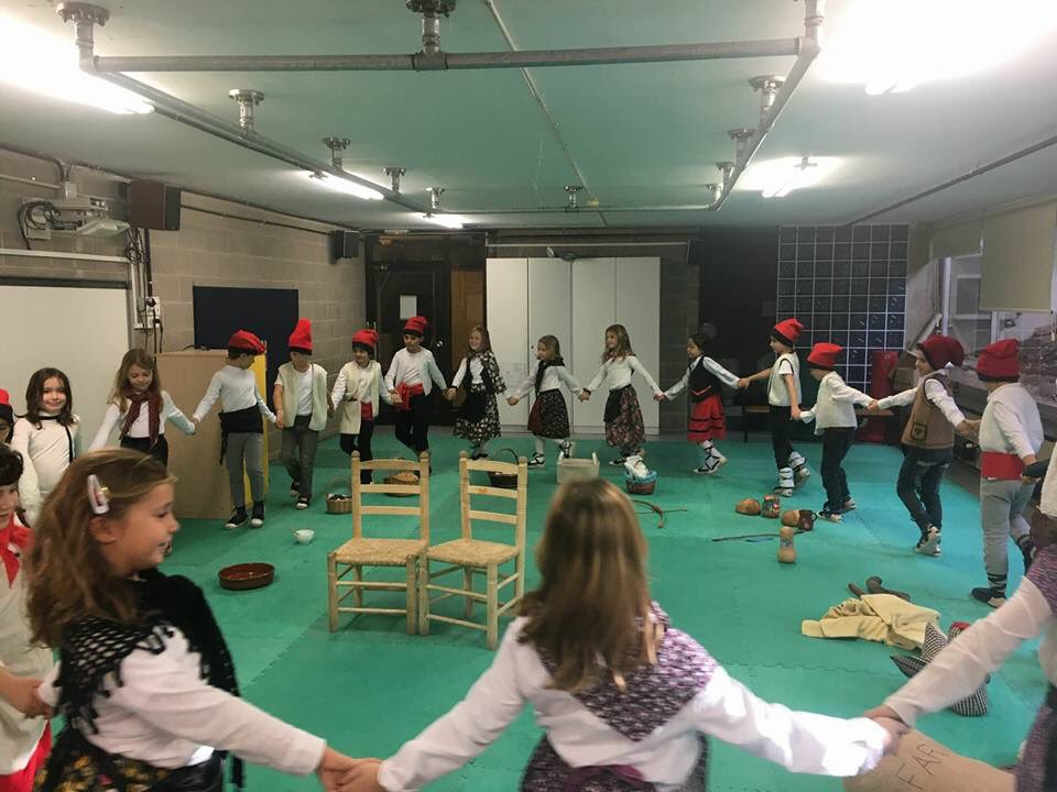 thaubarcelona's tweet photo. Figuretes del pessebre dels lleons i les lleones.
#2nprimària
#tempsdadvent
#thaubcn https://t.co/NYKIUtK1YX