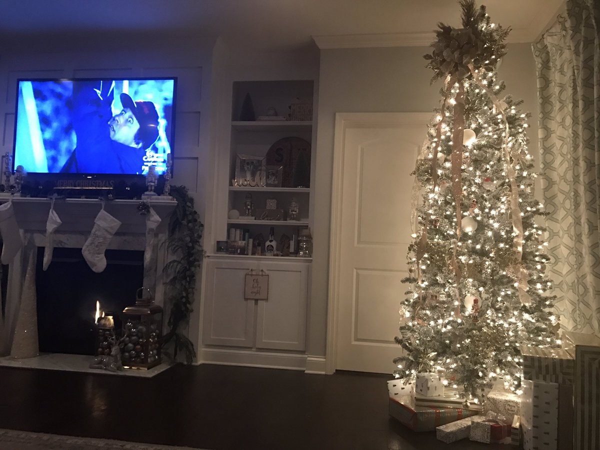 TylerBack's tweet image. A full night with @glittergingham of making dinner, wrapping presents, and now this just caps it off🎄🎁!! #WhyIsTheCarpetAllWetTodd #ChristmasVacation