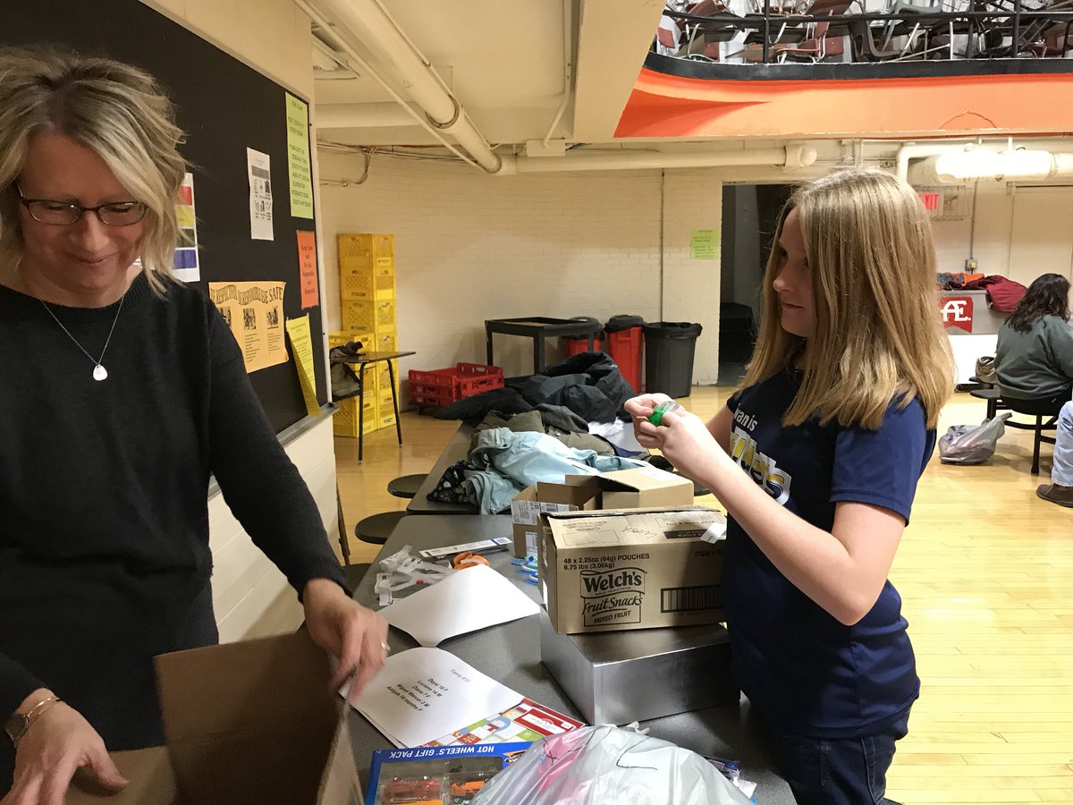 WashMSart's tweet photo. #WashPride Builders club wrapping gifts tonight! Thanks for showing up to help give others a little more joy this holiday season. https://t.co/gGlEYTeF5k