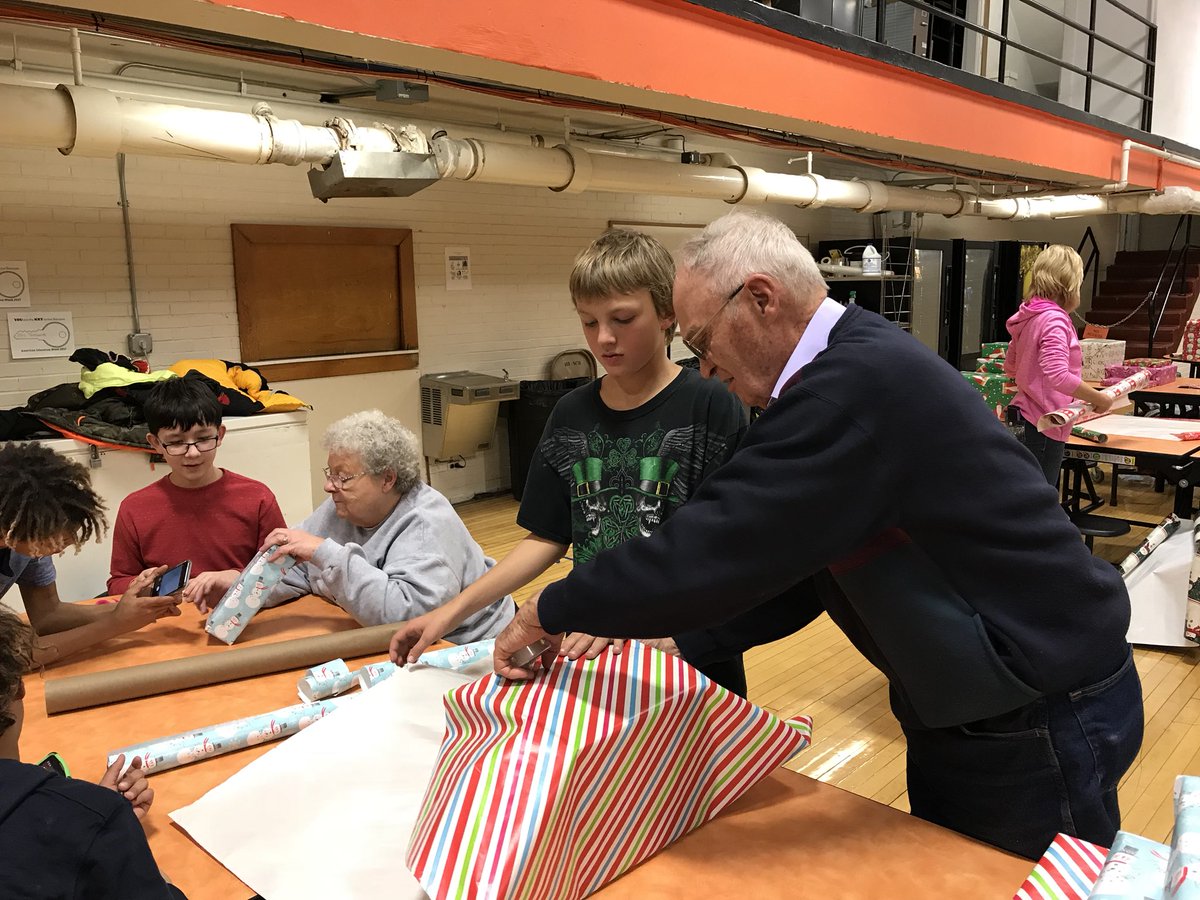 WashMSart's tweet photo. #WashPride Builders club wrapping gifts tonight! Thanks for showing up to help give others a little more joy this holiday season. https://t.co/gGlEYTeF5k
