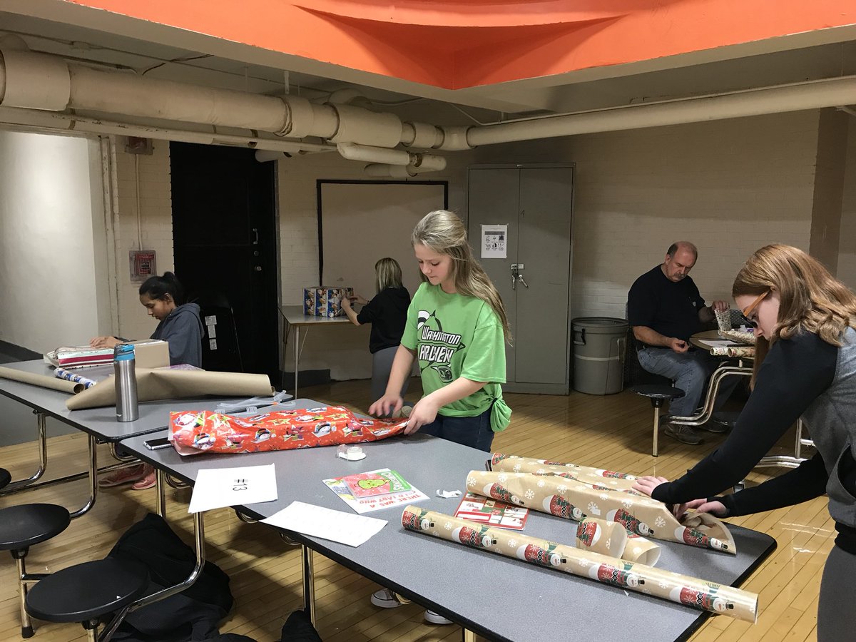 WashMSart's tweet photo. #WashPride Builders club wrapping gifts tonight! Thanks for showing up to help give others a little more joy this holiday season. https://t.co/tlaha9cfYR
