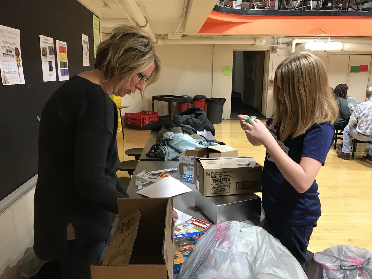 WashMSart's tweet photo. #WashPride Builders club wrapping gifts tonight! Thanks for showing up to help give others a little more joy this holiday season. https://t.co/tlaha9cfYR