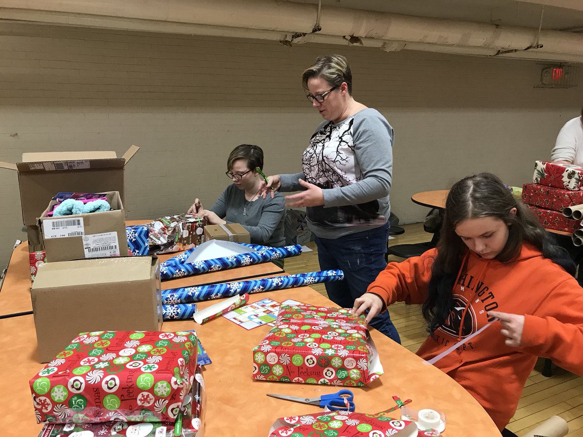 WashMSart's tweet photo. #WashPride Builders club wrapping gifts tonight! Thanks for showing up to help give others a little more joy this holiday season. https://t.co/NY3pmpJf8P