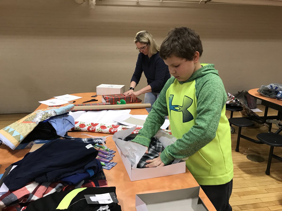 WashMSart's tweet photo. #WashPride Builders club wrapping gifts tonight! Thanks for showing up to help give others a little more joy this holiday season. https://t.co/NY3pmpJf8P