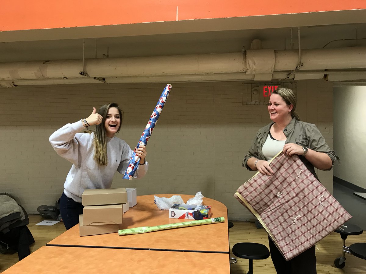 WashMSart's tweet photo. #WashPride Builders club wrapping gifts tonight! Thanks for showing up to help give others a little more joy this holiday season. https://t.co/NY3pmpJf8P