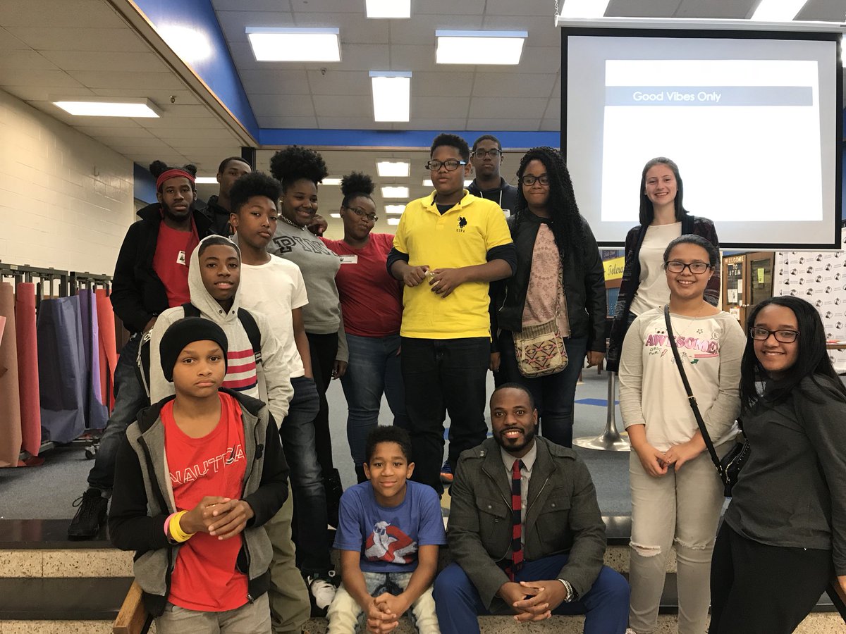 TangieScales's tweet photo. #IExpecttoWin! Thank you guest speaker @SchoolPsychLife for blessing @JohnHansonMS and Developing Cougars mentors @CougarsTSHS https://t.co/MrCori67QS