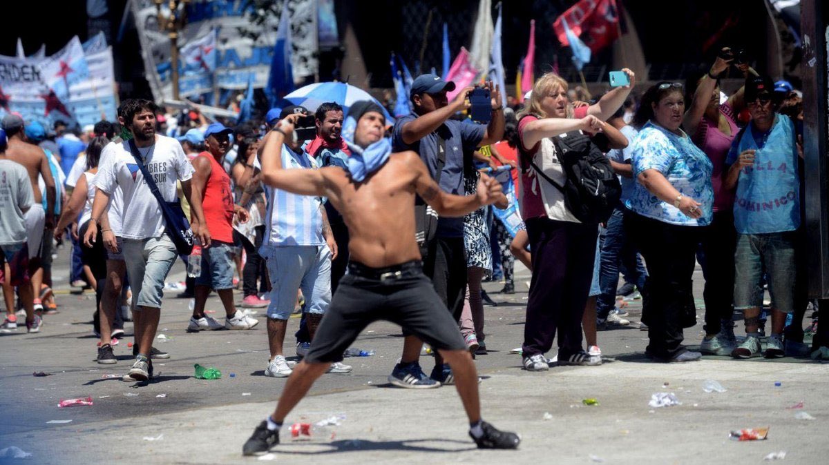 edufeiok's tweet photo. La imagen de la violencia. https://t.co/PHxRwvJ5hk