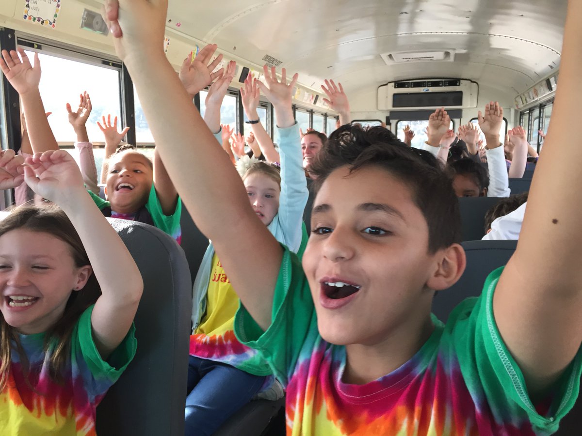 RJK1516's tweet photo. #TheSmellOMG #RideOfALifeTime Hands in the air https://t.co/GyGloTefnS