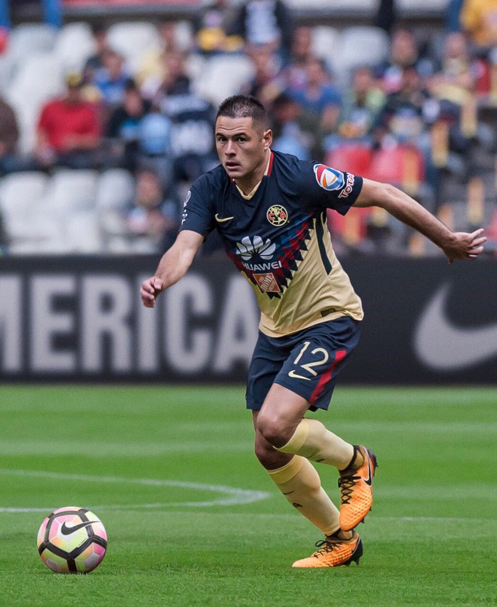 17TITULOSDELIGA's tweet photo. Muchas gracias por tantas alegrías Paraguayo , muchas gracias por sacar el pecho en los momentos importantes , gracias por dejar el alma en la cancha siempre estarás en los corazones de los americanistas . @pablisaguilar https://t.co/WSSPY4L4Fk