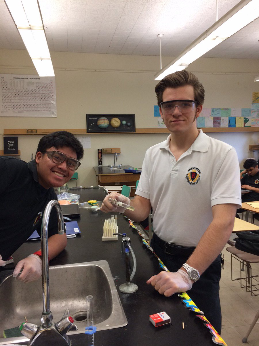 RunnymedeCI's tweet photo. Grade 12 RCI students focused in science today building electrical circuits and conducting Urine analysis! #sciencerules #rciworthstudying @Paul_Ed @RCIFineArts @tdsb @mzz_nee @MrsBylykbashi @tdsb @LN22_tdsb https://t.co/yOOncENrv6