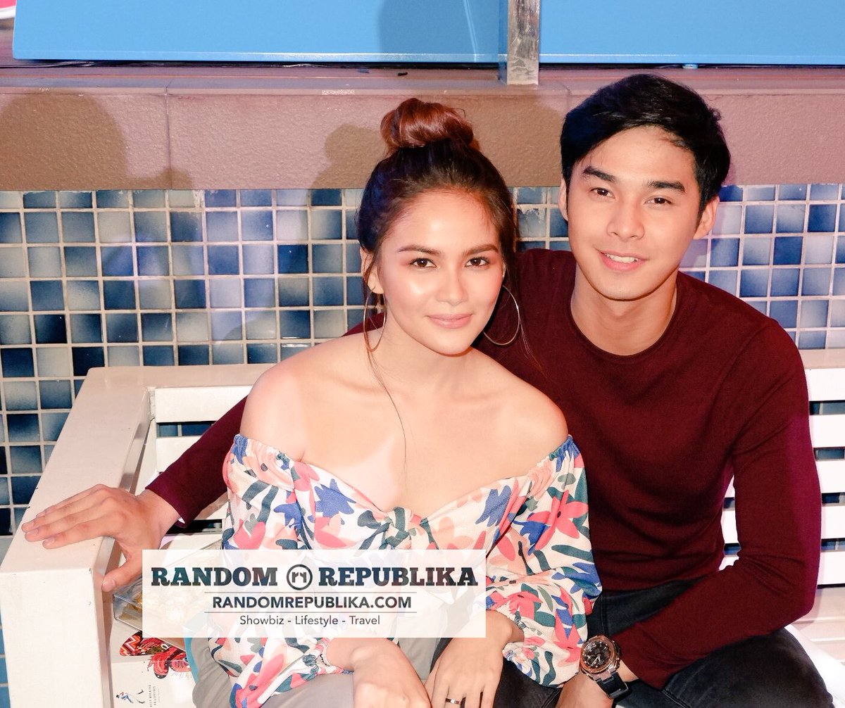 RandomRepublika's tweet photo. Didn’t get a good shot of #McLisse at the #AngPandayCelebrityScreening/#ExperiencePanday (Proof in photo) but good thing they were at the #VIVOChristmasParty2017 too. #McCoyDeLeon and #ElisseJoson last night. ⭐️ #Vivochella2017 https://t.co/O14CToVcvM