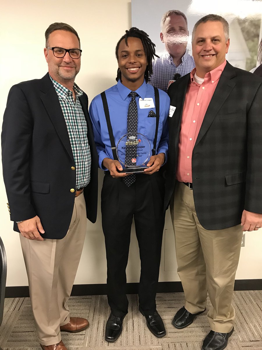 Union_Athletics's tweet photo. Congrats to @UnionFootball’s @KeviyonCooper for winning the Bob Hurley @NewsOn6 Athlete of the Year! #KevStrong https://t.co/Zgml9buwAb