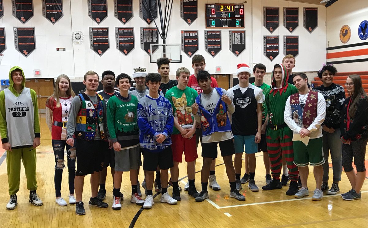 Always great energy in the gym when it’s #themeThursday! Happy Holidays from <a href="/KnobNosterHoops/">Knob Noster Hoops</a>