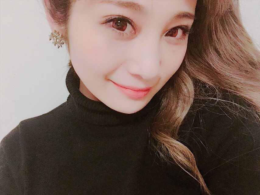 hatanaka_naomi's tweet photo. ・最近普段使いしてるカラコンはラニコンのsweet choco👀🍫
ナチュラルなのに瞳がはっきりするので使いやすくて🙆💯💕
#ラニコン
#カラコン
#sweetchoco
#送料無料
#1年 https://t.co/S9yAy9cMiC