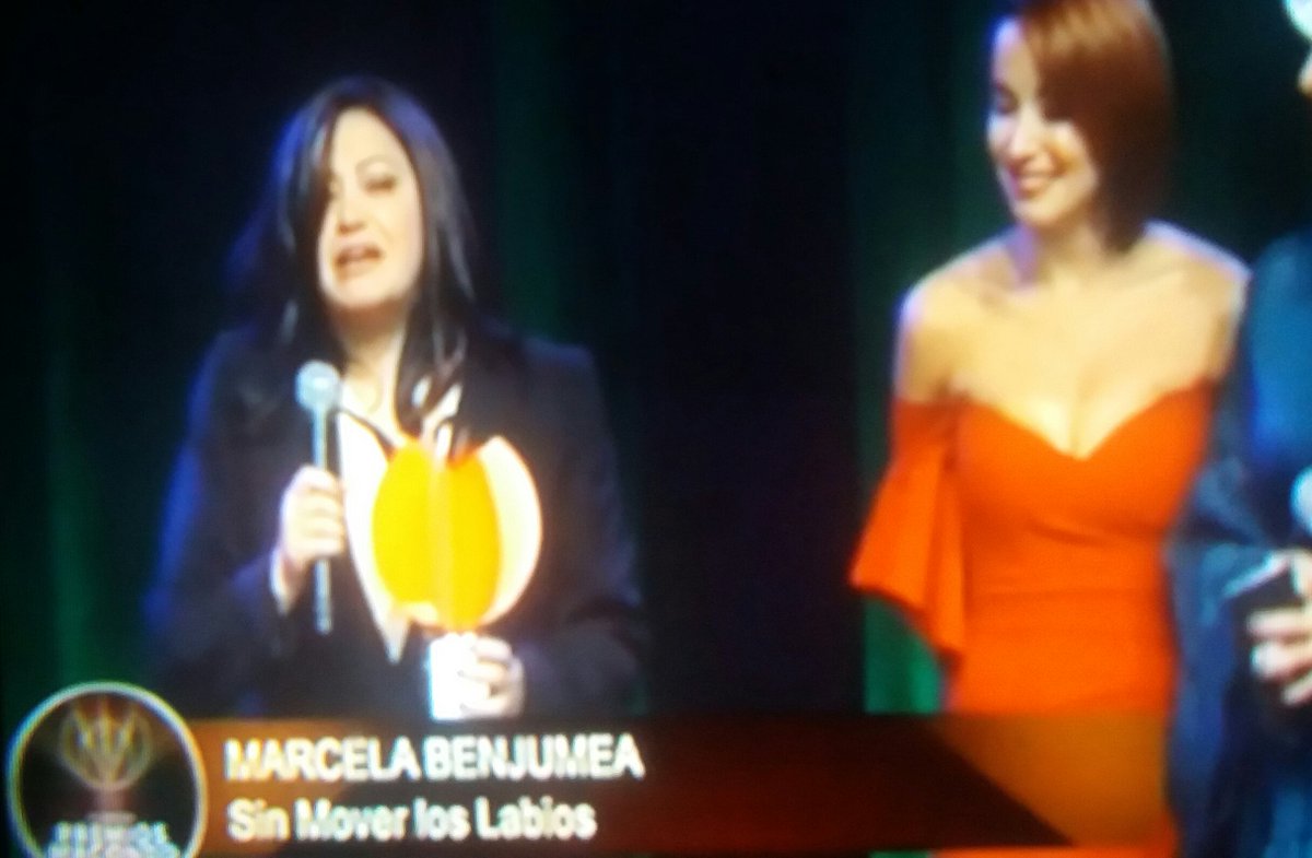 artenproyecto's tweet photo. El Macondo a la mejor actriz de reparto es para @MarcelaBenjumea por #SinMoverLosLabios, de Carlos Osuna. #PremiosMacondo2017 https://t.co/WZd4rKZ1fS