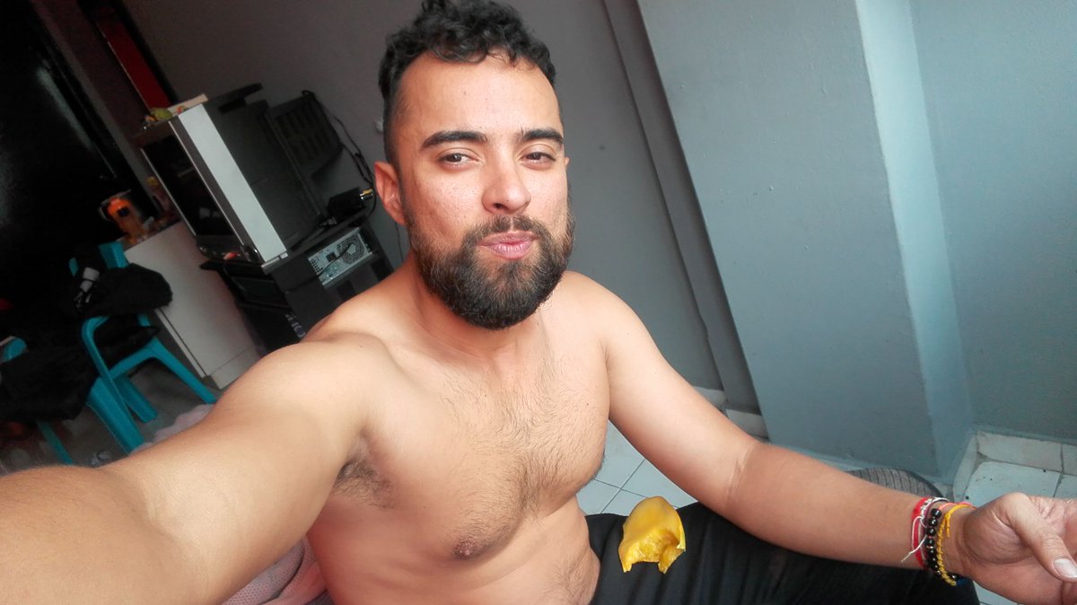 DiegoVeda85's tweet photo. Cansadito despues de entrenar 1er dia de Gym.#retomandogym https://t.co/bAki8nXVSx