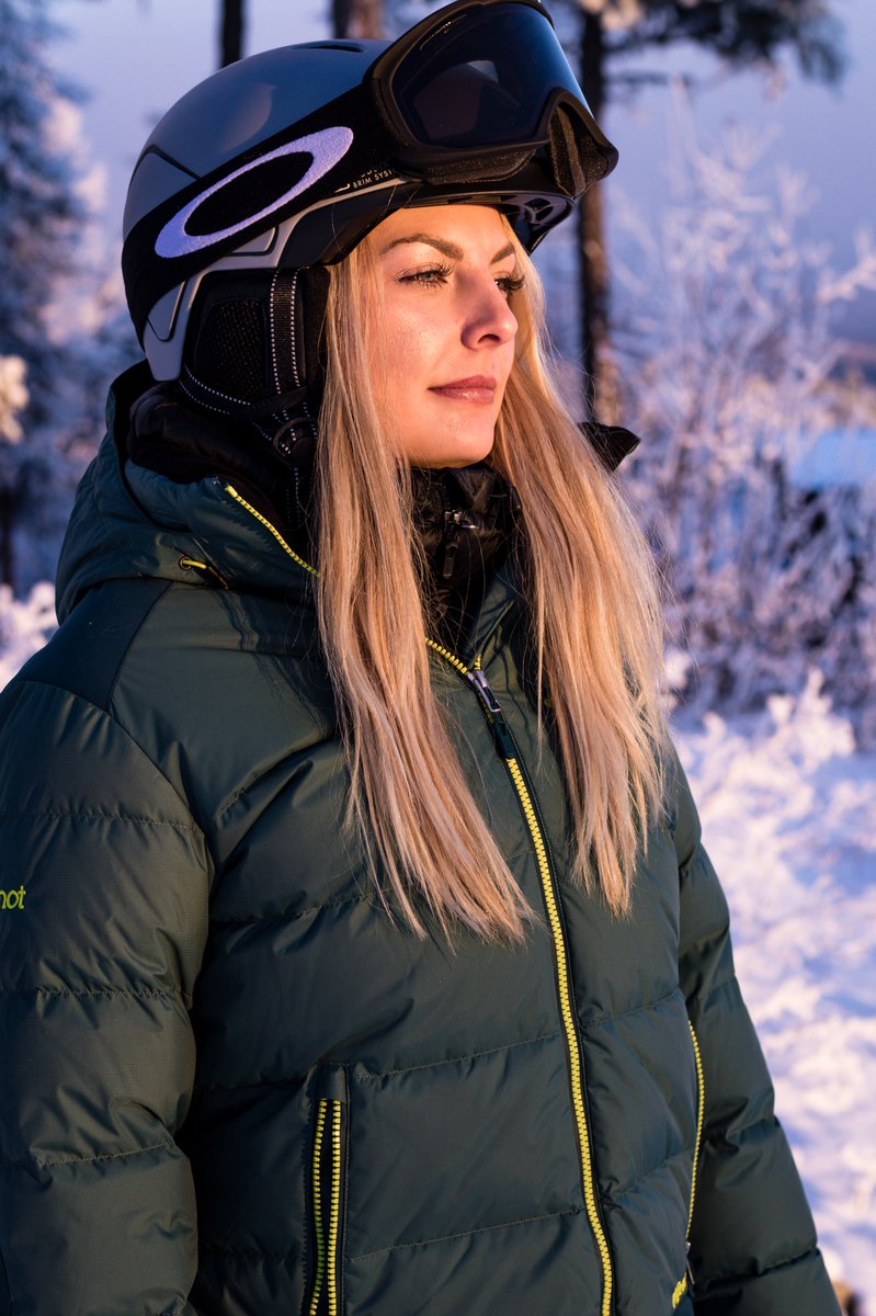 armynavymt's tweet photo. Golden hour + @oakley products + @Marmot coats = dreamy product shoot. 📸 #montanasunsets #ski #snowboard https://t.co/G2ZFRbMIwr