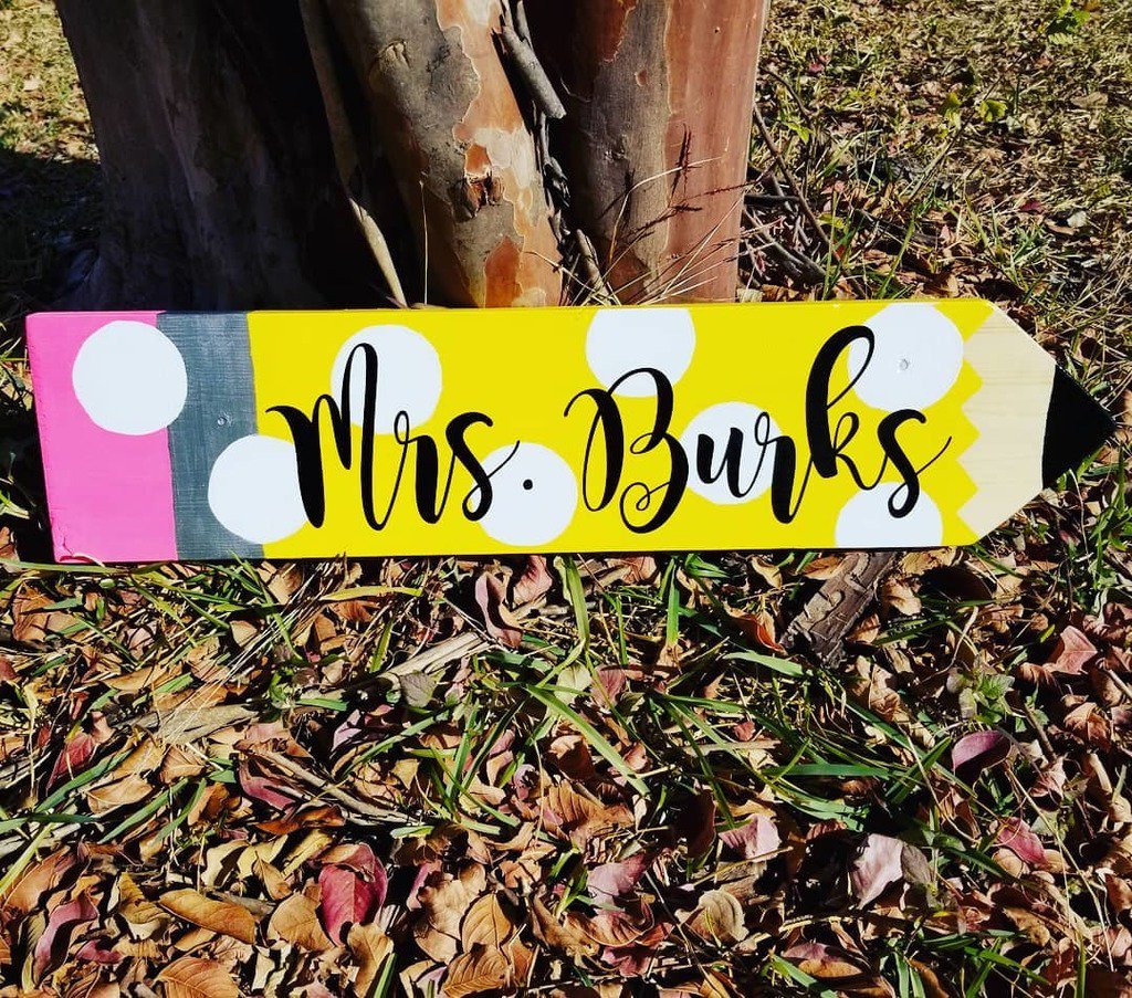 kraftylittlesister.etsy.com. Pencil sign 
#gifts #teachergifts #Christmasgifts #pencil #KraftyLittleSister #kraftysister ift.tt/2kuL6C9