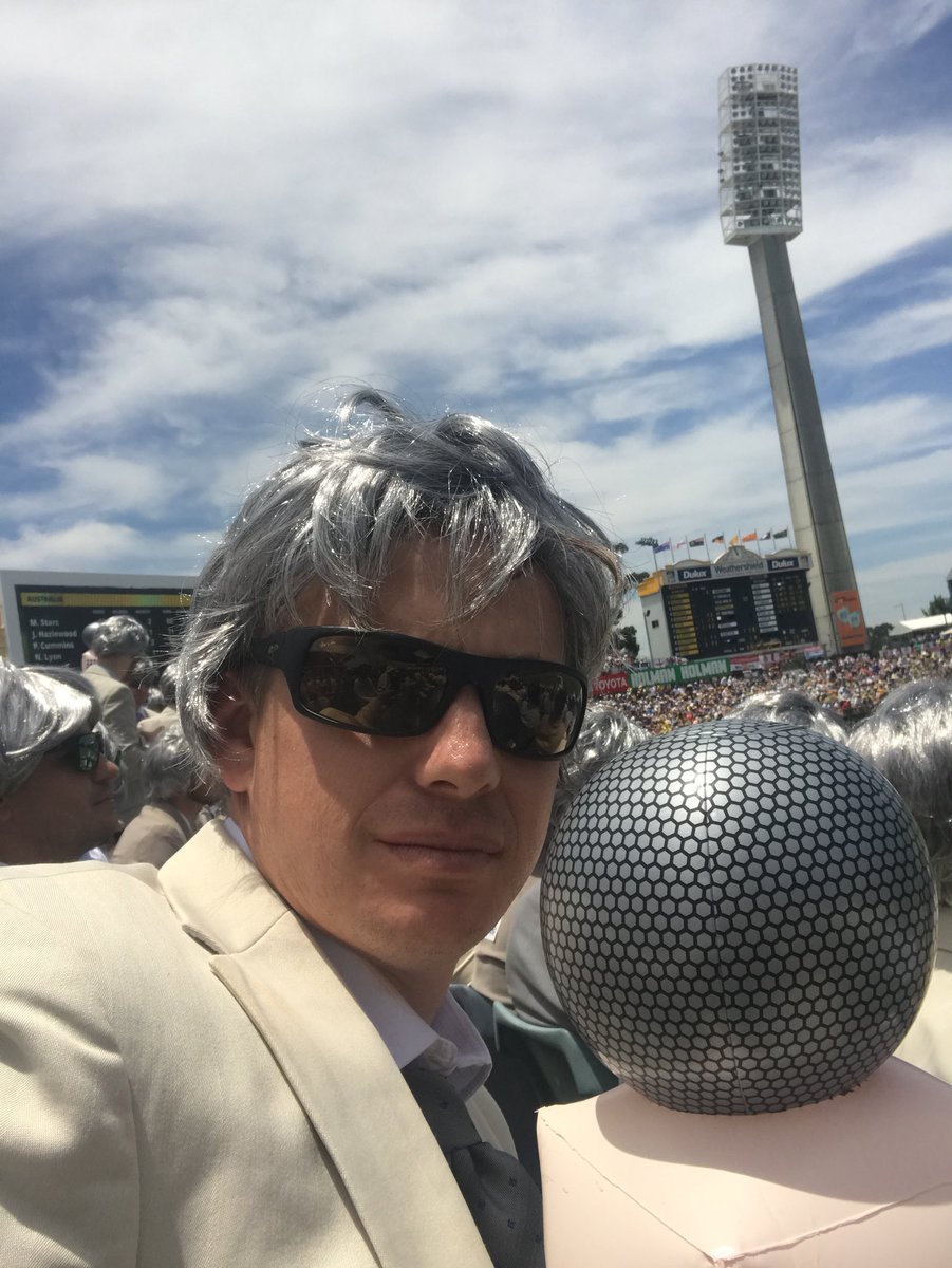 rosspls's tweet photo. Cricket season selfie!!! #day2richiesday https://t.co/u3vf0gzXyP