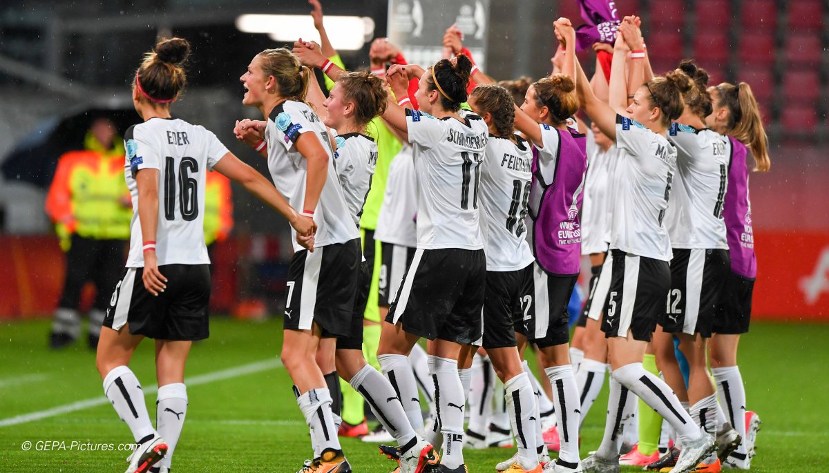 oefb1904's tweet photo. Das Frauen-Nationalteam beschließt das erfolgreichste Jahr seiner Geschichte auf Platz 21 im FIFA-Ranking. 🇦🇹👏💪 ➡️ https://t.co/rfwT70oopr #OneHeartOneGoal https://t.co/LdEeSYbcSp