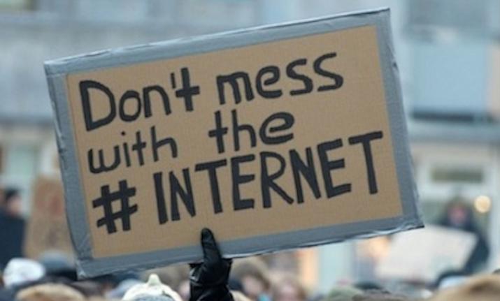 Glow_Events's tweet photo. Internet hoort neutraal &amp; vrij te blijven. #SAVENETNEUTRALITY #STOPTHEFCC https://t.co/e14cAaG7Xa