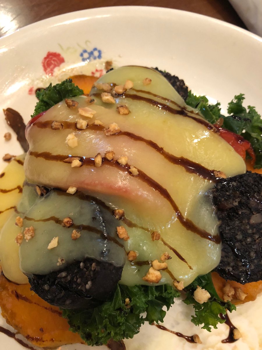 We love the brunches <a href="/Ediths_London/">Edith's House London</a> - this one usually has baked goats cheese but we opted for melted cheddar this time. Sweet pots, roast peppers, kale, black pud and lots of love! Divine as ever.