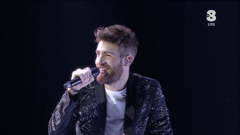 RealQuickEd1s's tweet photo. #LorenzoLicitra VINCITORE #XF11
โ๐๐๐ whoa!
semplicemente magnifico fichissimo vero capolavoro @LorenzoLicitra interpreta le canzoni colโฅ e con la sua voce meravigliosa.
E volano #AscoltiTV #XFactorFinale 3mln TOT
su #TV8 2mln 4,4%
#SkyUnoHD 2mln 8% proclamazione
3mln 10% https://t.co/jRhxsVLWQI