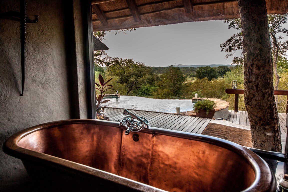 CampGaronga's tweet photo. Gold is soooo last season...it's all about copper now!
#Bath #BathWithAView #CopperBath #LittleGaronga #HambledenSuite #LuxurySafari #SafariForTheSoul https://t.co/YQSYUooLn2