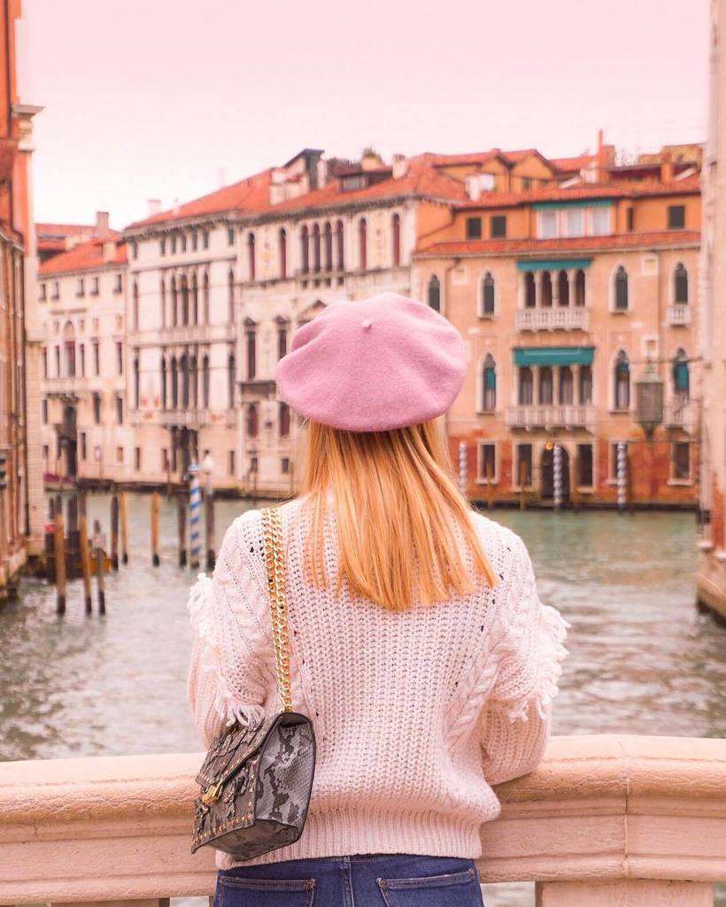 erica_tironi's tweet photo. Venice you are so beautiful 😍 what is you favorite city? 💕
.
.
.
.
.
#fashionblogger #fashiondesigner #fashiondesigner #styleguide #stylediary #veniceitaly #italianblogger #influencer #pinktheme #pinkview #italy365 #travellove #traveltips #travellingthroughtheworld #asos https://t.co/SrMYkWVNpP