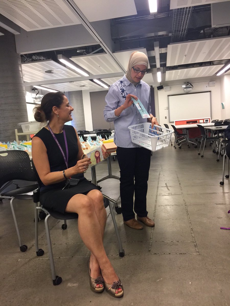 bdavis_x's tweet photo. Vaccination Training! What a great way to end our virtual placement π So much fun ππ who wants a shot? π #UTSVirtualPlacement2017 #UTS #UTSPharmacy @TsingosLucas @niroth_do https://t.co/q3HMlNcfiy