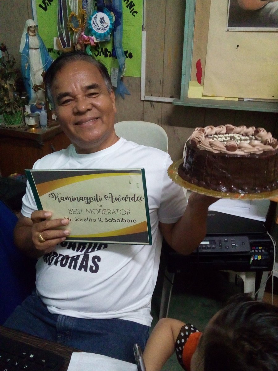 ustpfaeso's tweet photo. 18 years old to 65 years old 💕 HAPPY BIRTHDAY TO OUR SUPER SUPPORTIVE FAESO MODERATOR. 

This day also marks your retirement 😭 We will surely miss your jokes and advices.

We love you sir 💕

xoxo,

FAESO officers 2017-2018 💕 https://t.co/dn2K2JkGoR