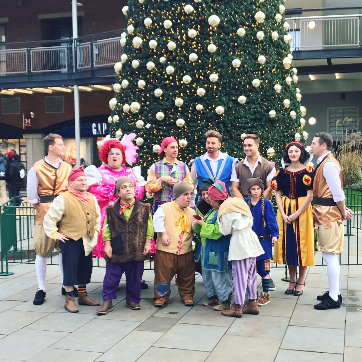 GunwharfQuays's tweet photo. Who saw the cast of Snow White @KingsTheatre in Central Square yesterday? 😍🎄 https://t.co/WfK7rkBANq