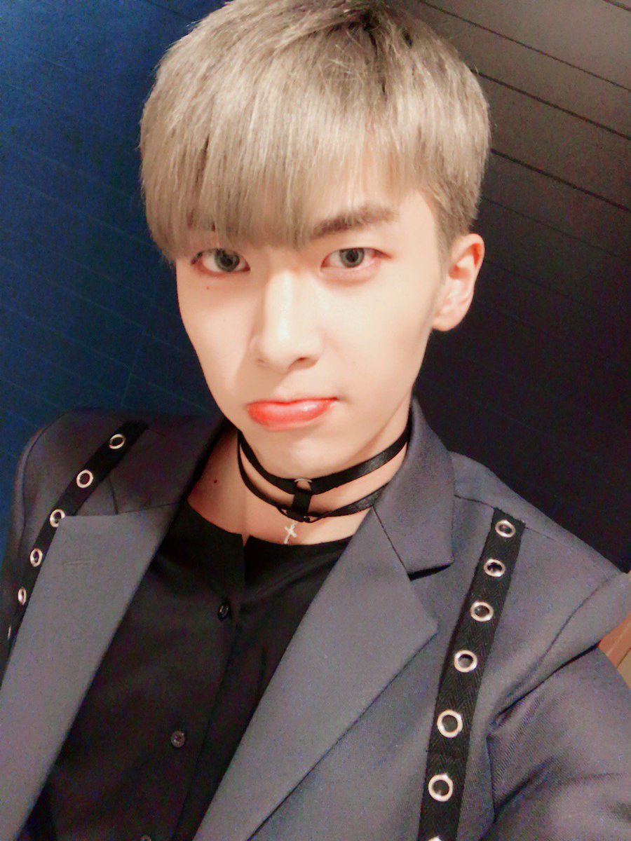 UP10TION's tweet photo. [#샤오] 오늘 하루도  화이팅하기❤️❤️ https://t.co/4VZklE8RHT