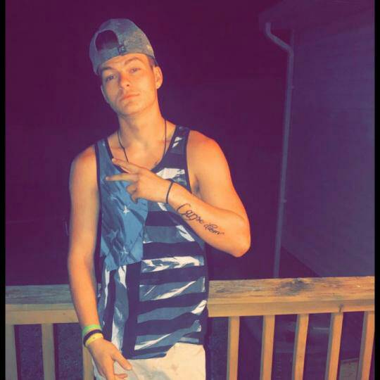 Rest_easy_chico's tweet image. 🙌 YASSS It's time for a great show Hunter TeamGainz:Boutta get turnt 
liveme.com/media/liveshor…