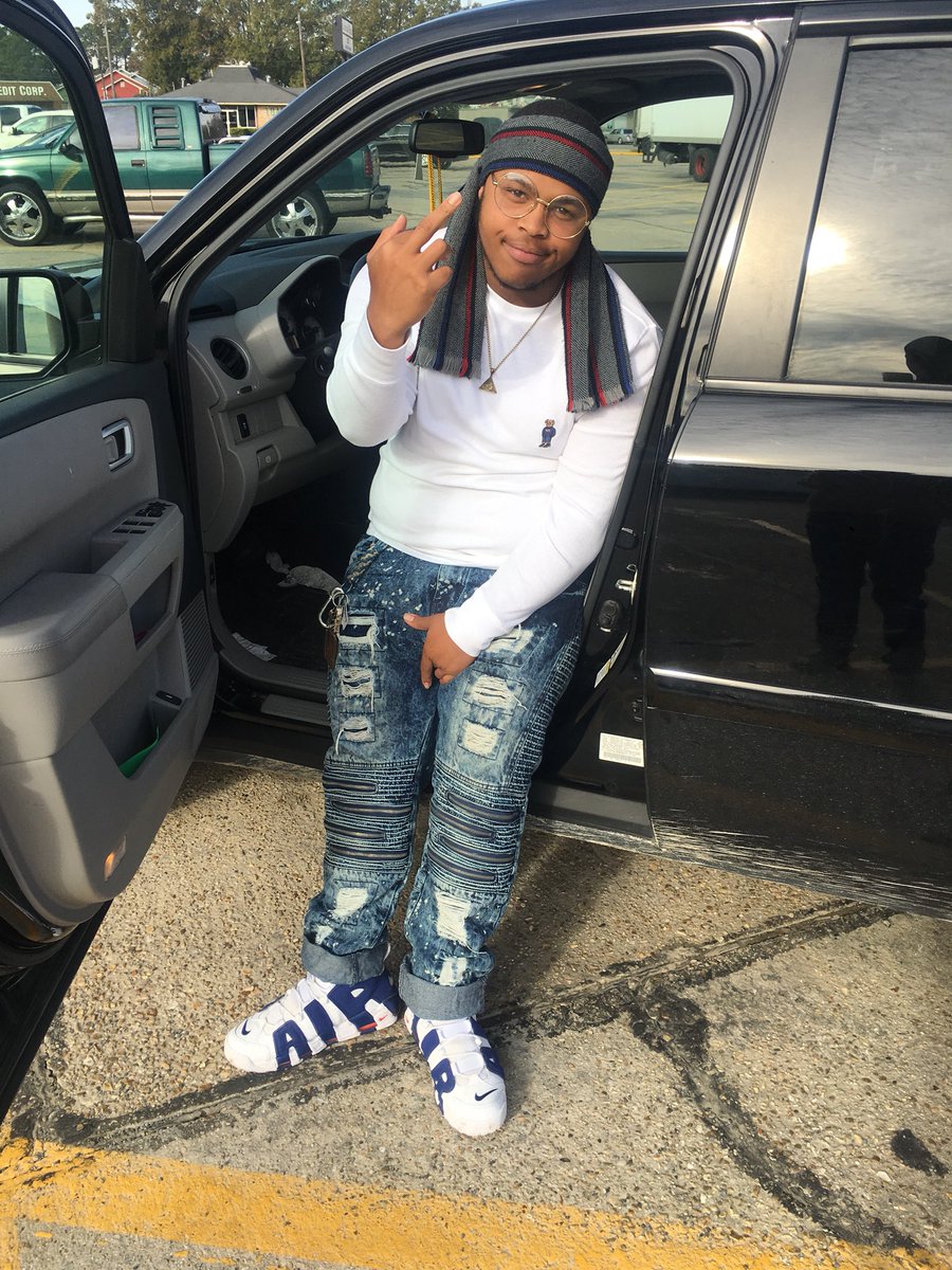 TeddyDvGod's tweet photo. My momma know part of me still in the street🤫🎒#RIPB5🙏🏽 https://t.co/utXRaOWA77
