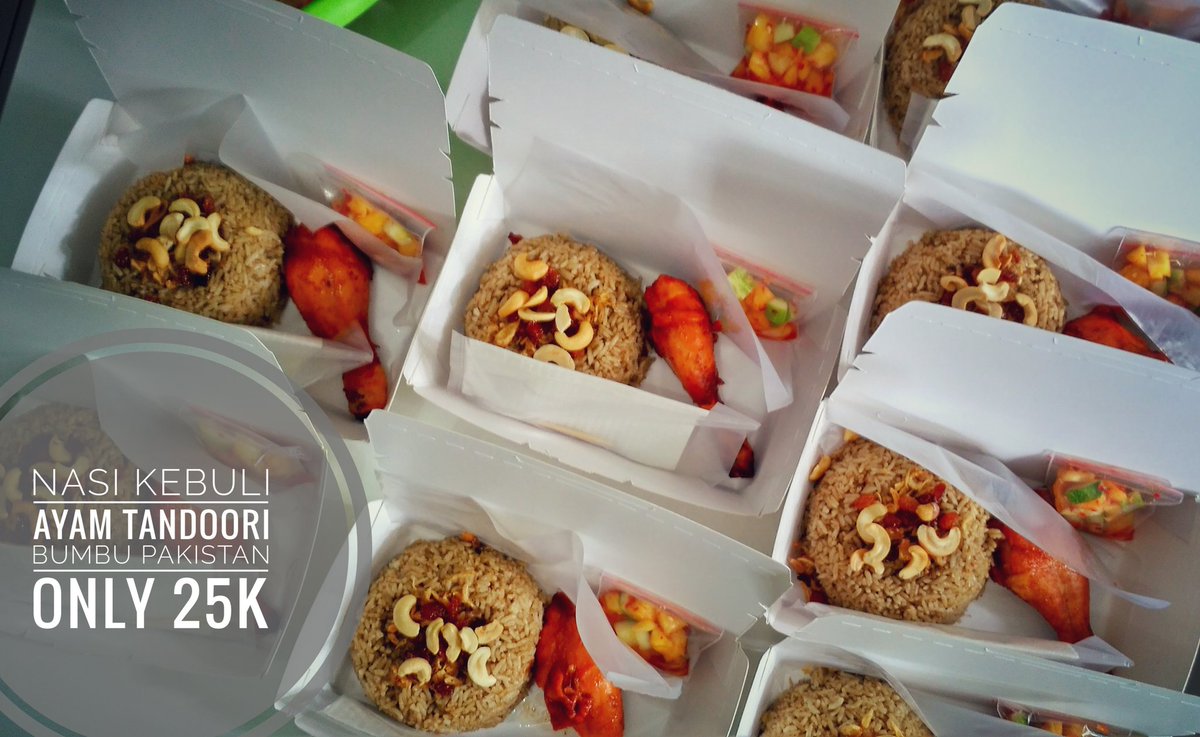MobilKebuli's tweet photo. Seperti biasa tiap jumatan @MobilKebuli mangkal di masjid Palapa Pasar Minggu.. ada nasi kebuli ayam tandoori yg siap disantap 😍 https://t.co/7xVpg9zOud