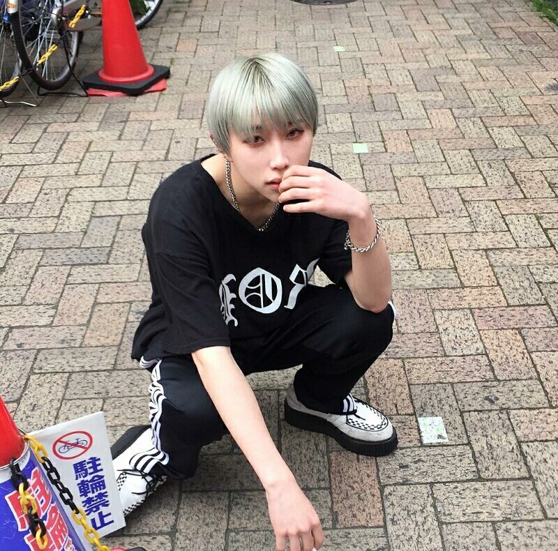 ⠀⠀⠀⠀⠀⠀⠀⠀⠀
⠀⠀⠀⠀⠀⠀⠀⠀⠀❛ᴜsᴇ ᴛᴏ ʜᴀᴛᴇ ᴛʜᴇ ᴄᴀᴍᴇʀᴀ
⠀⠀⠀⠀⠀⠀⠀⠀⠀ ɴᴏᴡ ʏᴀ ʙᴏʏ's ᴀ ɴᴀᴛᴜʀᴀʟ.❜
⠀⠀⠀⠀⠀⠀⠀⠀⠀