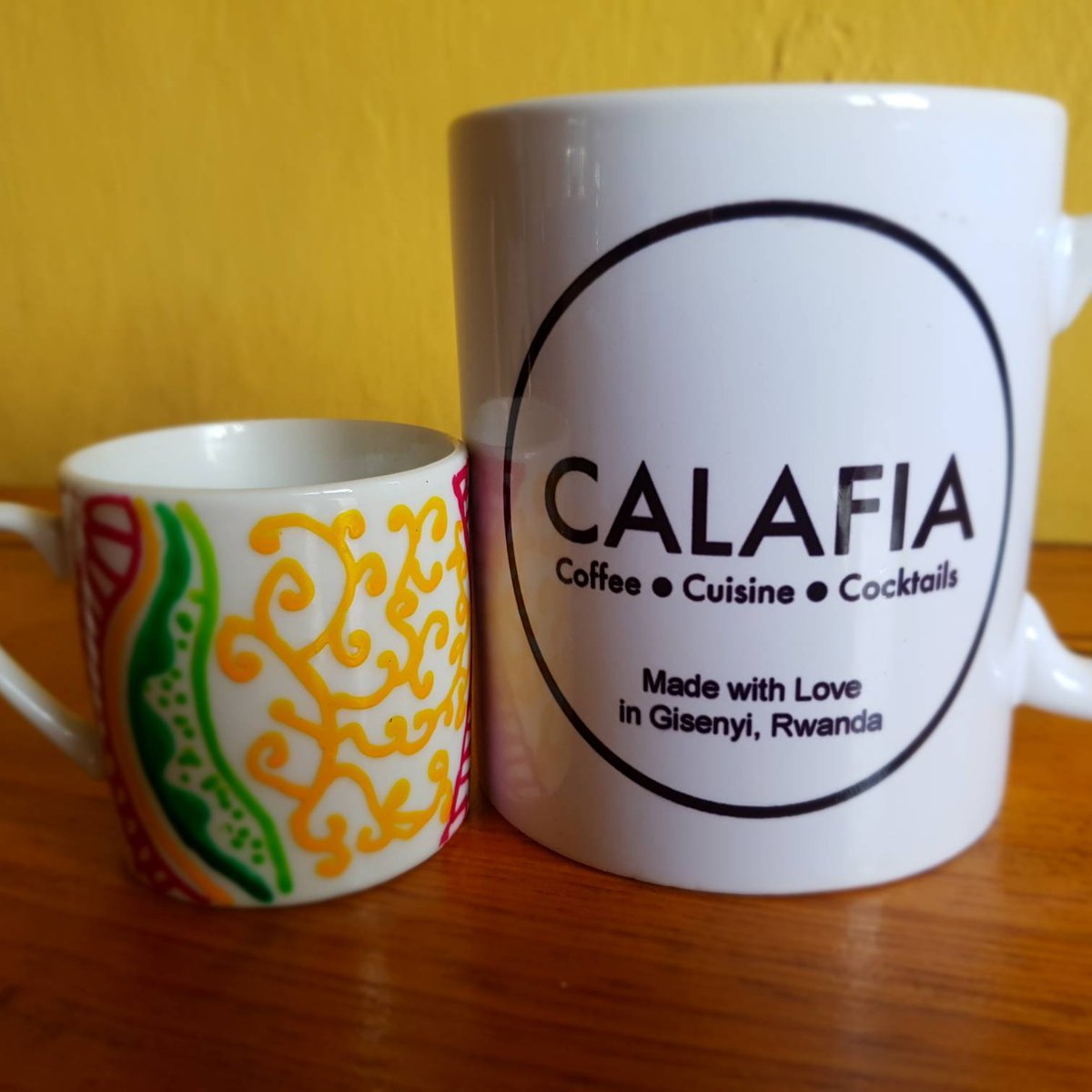 CalafiaCafeRW's tweet photo. Looking for ideas for Christmas presents? Coffee mugs and Calafia's great coffee to go with it! Check out what's on offer at the cafe today! #gifts #christmas #festivefeeling #fun #timetocelebrate #readyfortheweekend #chill #relax #welovecoffee #freshlyroasted #holidaysarecoming https://t.co/YwZNu8NgwF